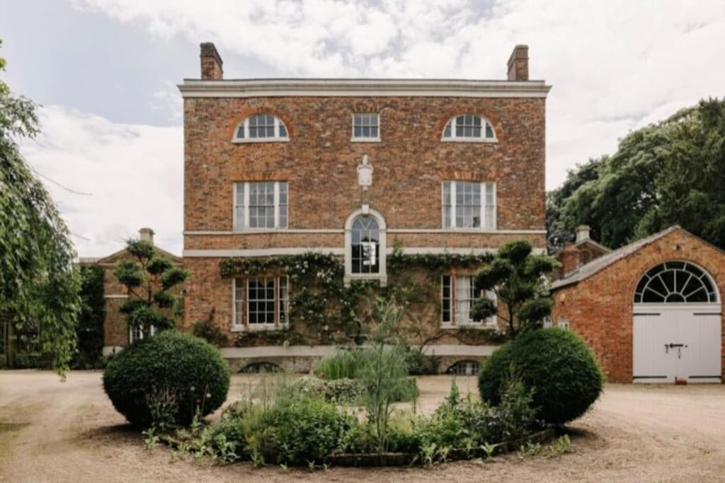 Cressy Hall - Historic Grade II Listed Manor, Gorgeous Topiary Garden Gosberton Exteriér fotografie