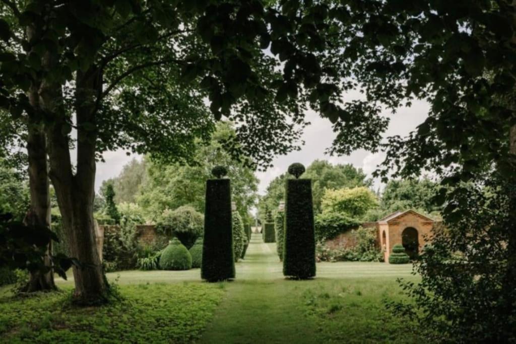 Cressy Hall - Historic Grade II Listed Manor, Gorgeous Topiary Garden Gosberton Exteriér fotografie
