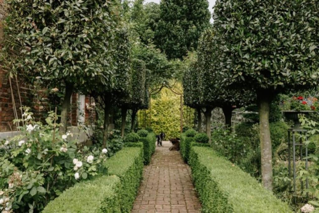 Cressy Hall - Historic Grade II Listed Manor, Gorgeous Topiary Garden Gosberton Exteriér fotografie